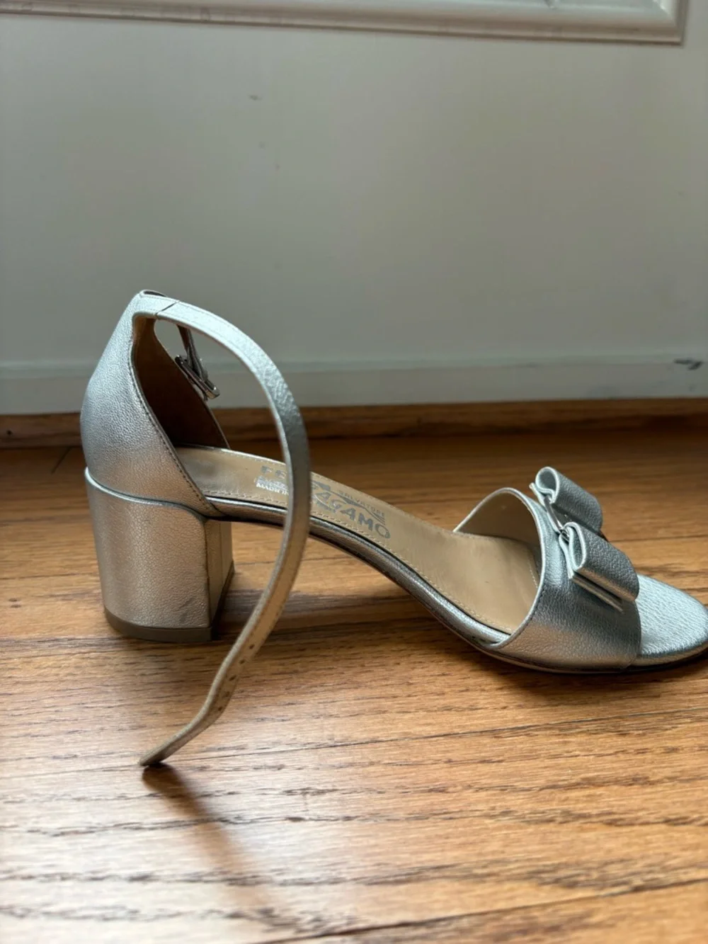 Salvatore Ferragamo Silver Open-Toe Block Heel Sandals with Bow Detail - Picture 5 of 9
